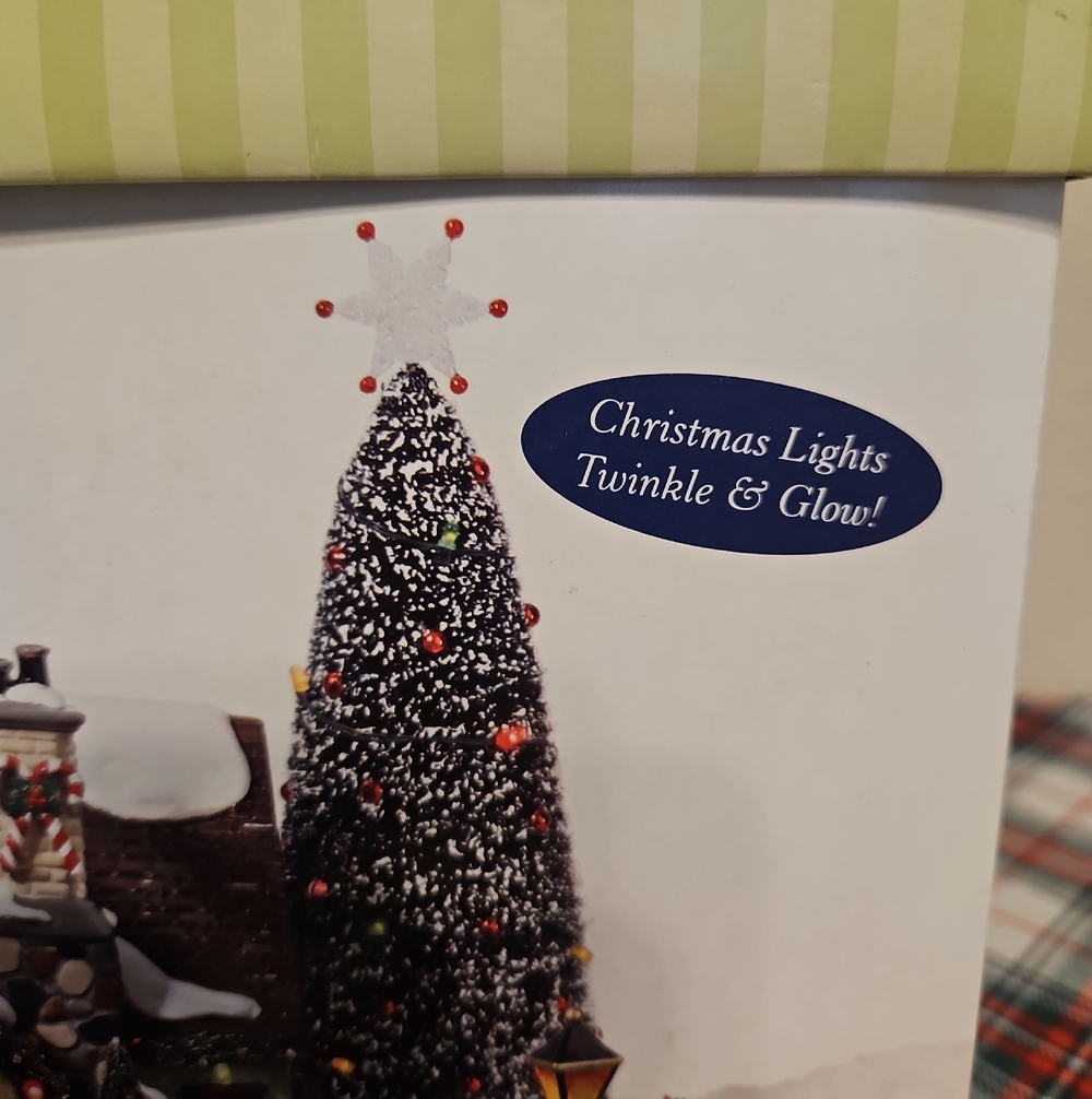 Department 56 "The Peppermint House" Snow Village Holiday Decor - Picture 12 of 13